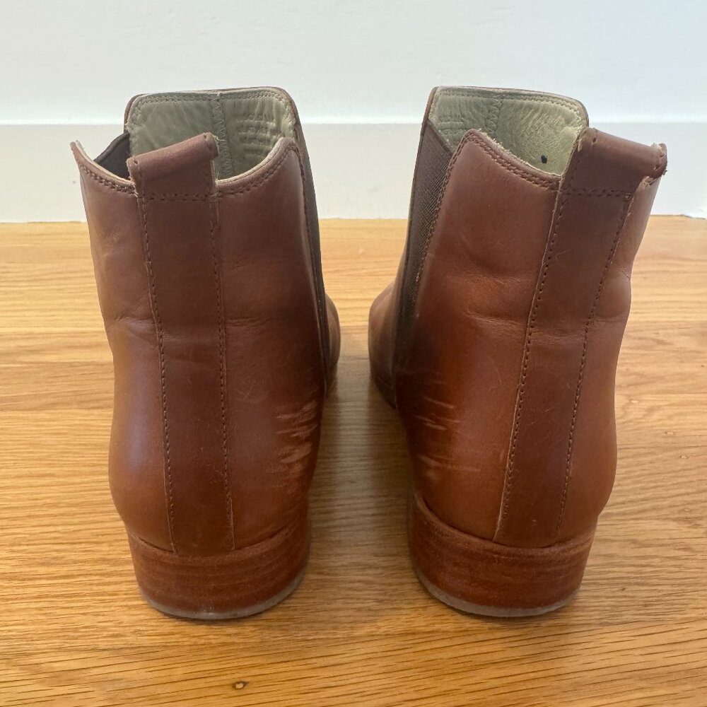 Nisolo Everyday Chelsea Boot, pointed toe, Brandy, 8.5 - Picture 5 of 7